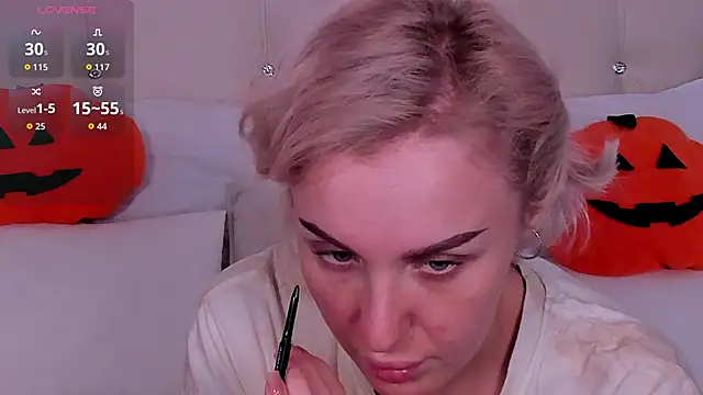 Snapshot of LianaFord chatting on 10/27/25, 10:14 LianaFord online show from 10/27/25, 10:14