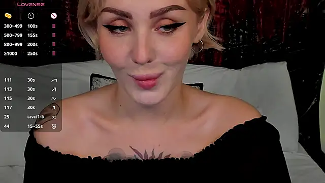 Snapshot of LianaFord chatting on 10/31/25, 07:59 LianaFord online show from 10/31/25, 07:59