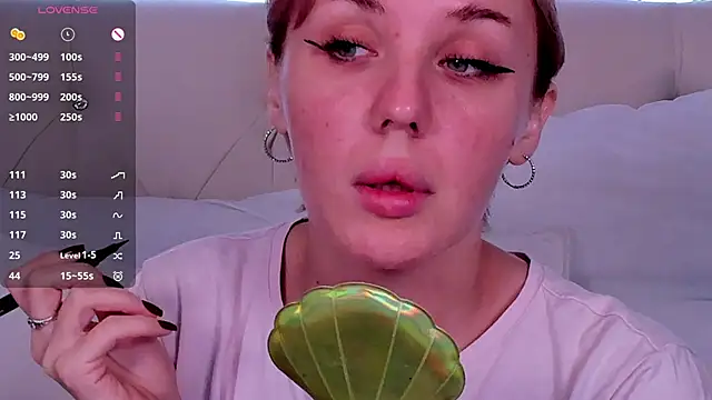 Snapshot of LianaFord chatting on 11/06/25, 09:59 LianaFord online show from 11/06/25, 09:59