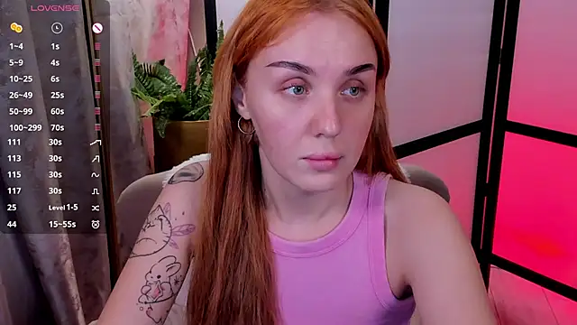 Snapshot of LianaFord chatting on 11/13/25, 07:40 LianaFord online show from 11/13/25, 07:40