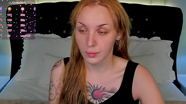 Snapshot of LianaFord chatting on 11/22/25, 08:52 LianaFord online show from 11/22/25, 08:52