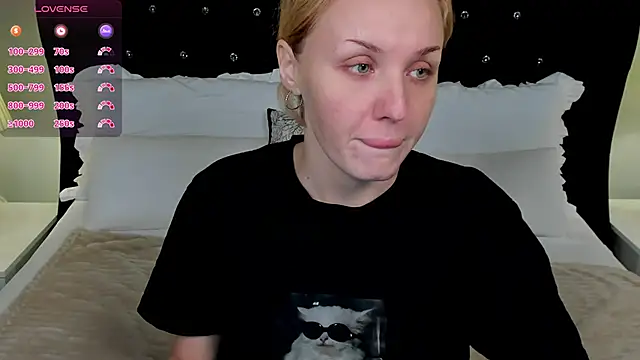 Snapshot of LianaFord chatting on 11/27/25, 08:33 LianaFord online show from 11/27/25, 08:33