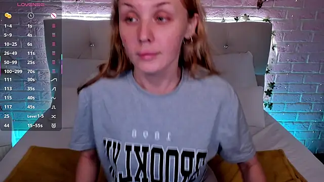 Snapshot of LianaFord chatting on 12/04/25, 11:02 LianaFord online show from 12/04/25, 11:02