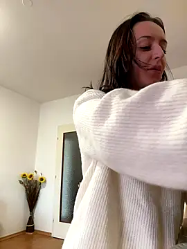 Snapshot of Zeyna1 chatting on 10/10/25, 01:21 Zeyna1 online show from 10/10/25, 01:21