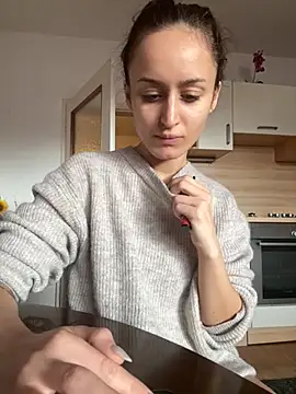 Snapshot of Zeyna1 chatting on 10/11/25, 01:20 Zeyna1 online show from 10/11/25, 01:20