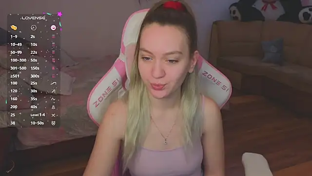 Snapshot of CyrilaPuff chatting on 01/11/25, 04:48 CyrilaPuff online show from 01/11/25, 04:48