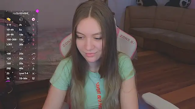 Snapshot of CyrilaPuff chatting on 01/17/25, 04:17 CyrilaPuff online show from 01/17/25, 04:17
