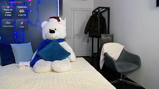 KateJonson online show from 12/15/24, 07:46
