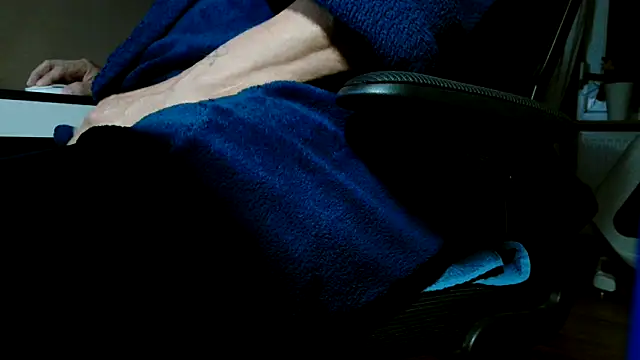 Snapshot of suedel65 chatting on 09/26/25, 03:43 suedel65 online show from 09/26/25, 03:43