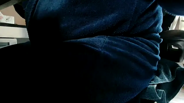 Snapshot of suedel65 chatting on 09/26/25, 03:49 suedel65 online show from 09/26/25, 03:49