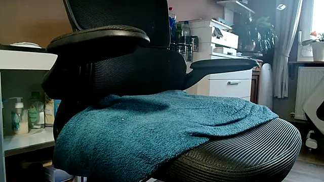 Snapshot of suedel65 chatting on 10/23/25, 03:00 suedel65 online show from 10/23/25, 03:00