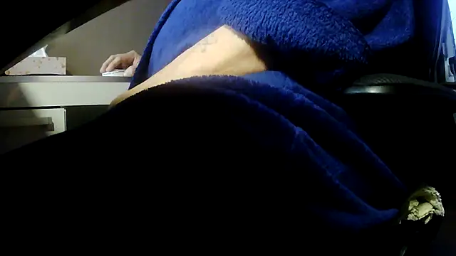 Snapshot of suedel65 chatting on 04/06/26, 04:46 suedel65 online show from 04/06/26, 04:46
