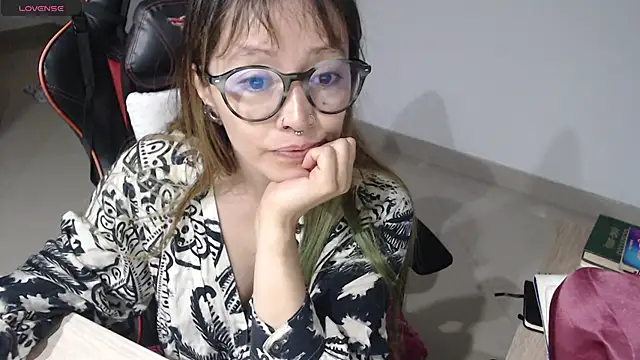 pink-2022 online show from 06/18/26, 03:16