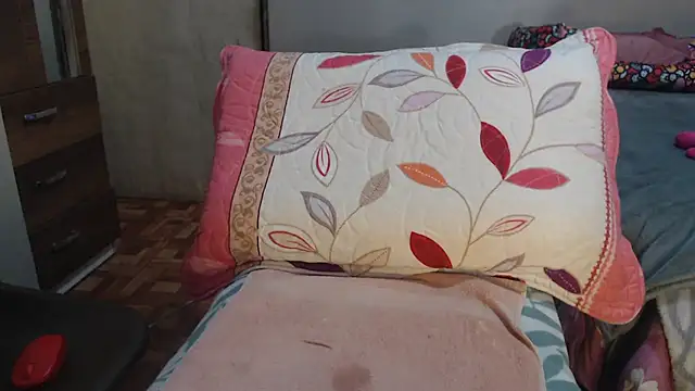 Snapshot of gatitas_traviesas chatting on 10/09/25, 02:15 gatitas traviesas online show from 10/09/25, 02:15