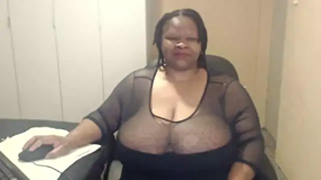 sweetnoziexx online show from 10/28/25, 05:11