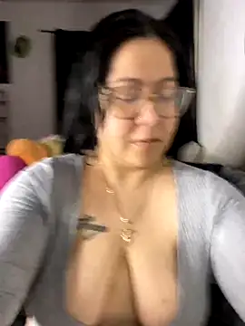 Snapshot of MsConejitaa chatting on 11/10/25, 01:32 MsConejitaa online show from 11/10/25, 01:32