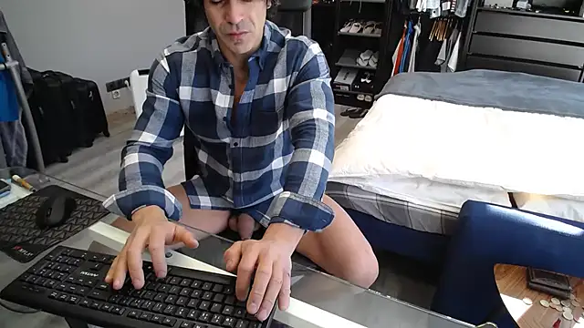 Snapshot of samricci21 chatting on 11/30/25, 12:42 samricci21 online show from 11/30/25, 12:42