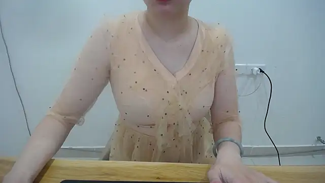 Snapshot of Leiershery chatting on 09/26/25, 01:42 Leiershery online show from 09/26/25, 01:42