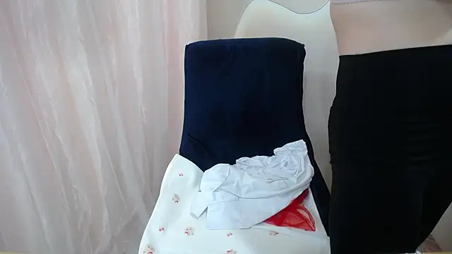 Snapshot of Leiershery chatting on 10/17/25, 12:47 Leiershery online show from 10/17/25, 12:47