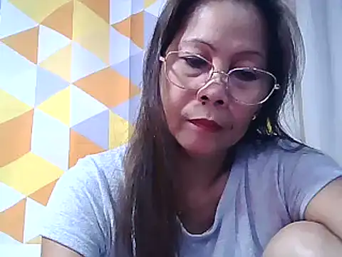 urwife tobe online show from 03/23/25, 04:49