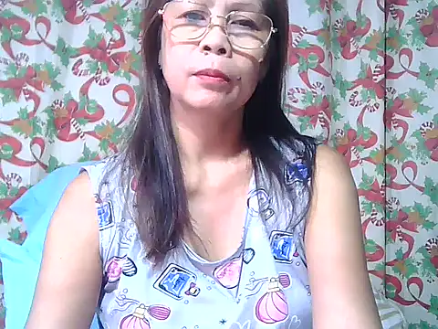 urwife tobe online show from 12/17/25, 08:04