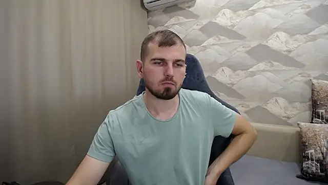 Snapshot of SerzhKorol1 chatting on 09/15/25, 12:27 SerzhKorol1 online show from 09/15/25, 12:27