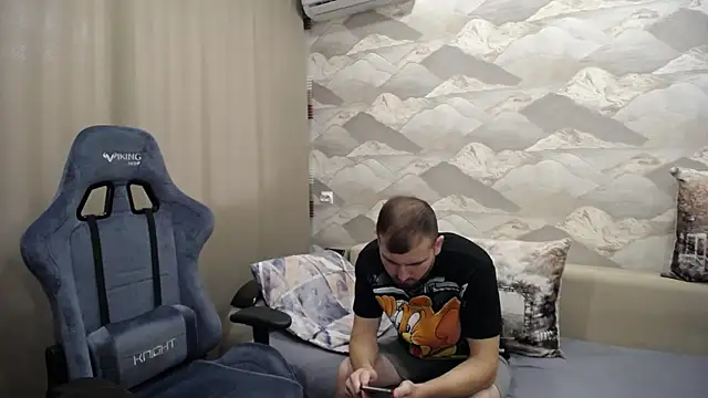Snapshot of SerzhKorol1 chatting on 09/20/25, 08:15 SerzhKorol1 online show from 09/20/25, 08:15