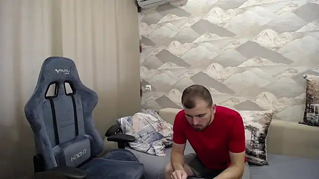 Snapshot of SerzhKorol1 chatting on 09/24/25, 08:17 SerzhKorol1 online show from 09/24/25, 08:17