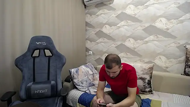 Snapshot of SerzhKorol1 chatting on 09/27/25, 01:05 SerzhKorol1 online show from 09/27/25, 01:05