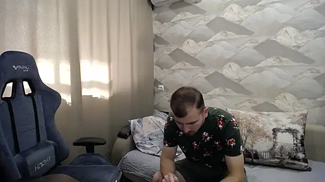Snapshot of SerzhKorol1 chatting on 10/18/25, 07:09 SerzhKorol1 online show from 10/18/25, 07:09