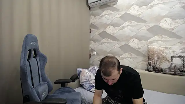 Snapshot of SerzhKorol1 chatting on 10/28/25, 06:06 SerzhKorol1 online show from 10/28/25, 06:06