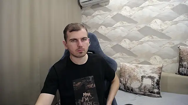 Snapshot of SerzhKorol1 chatting on 10/29/25, 10:28 SerzhKorol1 online show from 10/29/25, 10:28