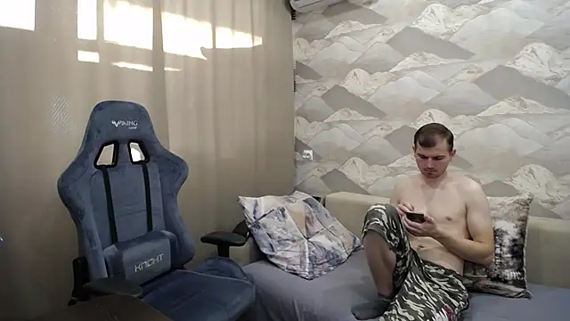 Snapshot of SerzhKorol1 chatting on 11/04/25, 06:01 SerzhKorol1 online show from 11/04/25, 06:01