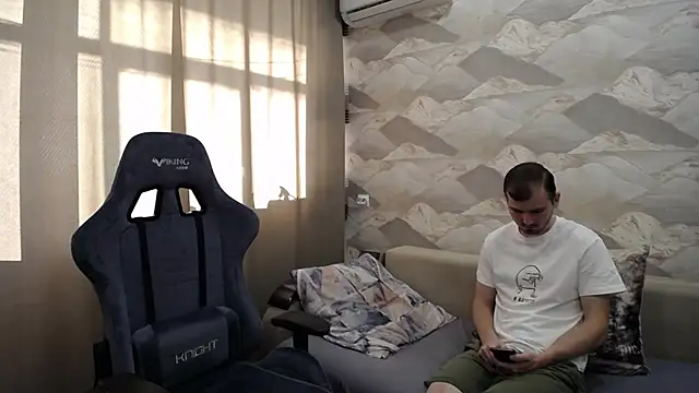 Snapshot of SerzhKorol1 chatting on 11/09/25, 06:01 SerzhKorol1 online show from 11/09/25, 06:01