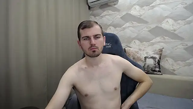 Snapshot of SerzhKorol1 chatting on 11/10/25, 05:28 SerzhKorol1 online show from 11/10/25, 05:28