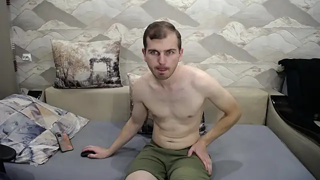 Snapshot of SerzhKorol1 chatting on 11/12/25, 10:15 SerzhKorol1 online show from 11/12/25, 10:15