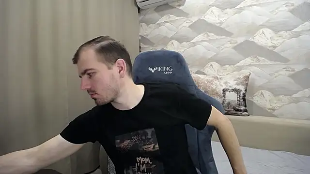 Snapshot of SerzhKorol1 chatting on 11/15/25, 04:32 SerzhKorol1 online show from 11/15/25, 04:32