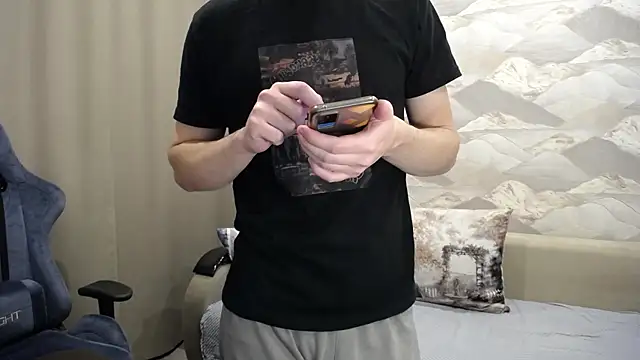 Snapshot of SerzhKorol1 chatting on 11/16/25, 04:40 SerzhKorol1 online show from 11/16/25, 04:40