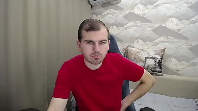 Snapshot of SerzhKorol1 chatting on 11/22/25, 04:33 SerzhKorol1 online show from 11/22/25, 04:33