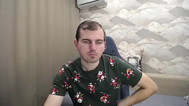 Snapshot of SerzhKorol1 chatting on 12/05/25, 04:32 SerzhKorol1 online show from 12/05/25, 04:32