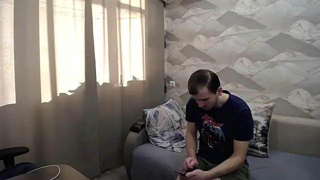 Snapshot of SerzhKorol1 chatting on 12/15/25, 06:06 SerzhKorol1 online show from 12/15/25, 06:06