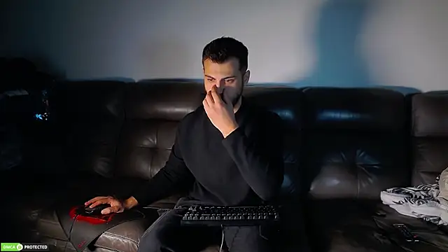 Snapshot of CrazyDom1 chatting on 10/23/25, 06:17 CrazyDom1 online show from 10/23/25, 06:17