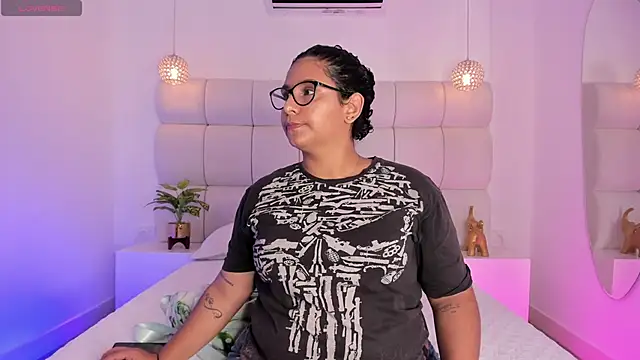 DanielleEvans  online show from 11/18/25, 11:25