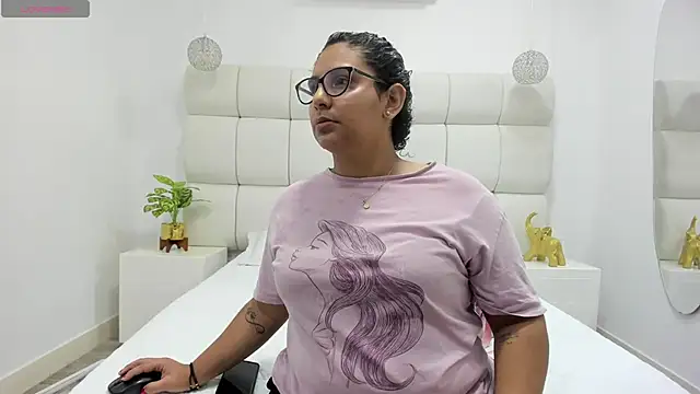 DanielleEvans  online show from 12/02/25, 11:26