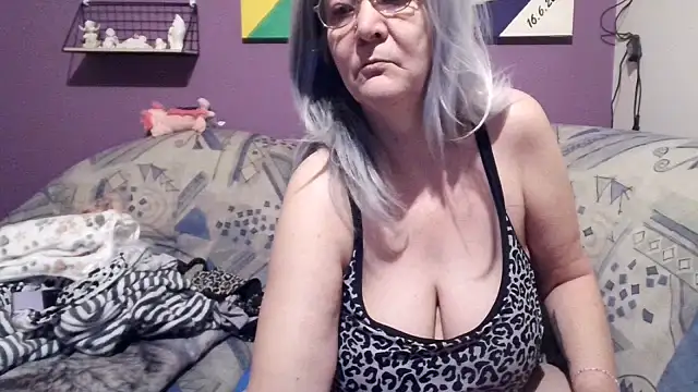 milfchantal4 online show from 02/23/25, 09:33
