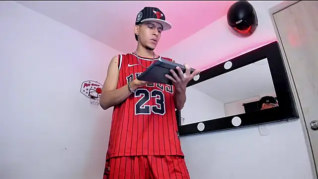 Samuel Suarez online show from 06/12/26, 02:10