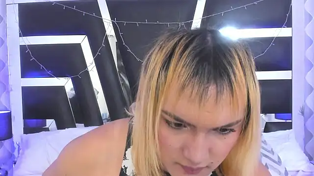 Snapshot of katya_kozlov chatting on 09/23/25, 05:32 katya kozlov online show from 09/23/25, 05:32