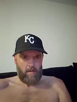 Snapshot of KBizzle84 chatting on 09/15/25, 02:22 KBizzle84 online show from 09/15/25, 02:22