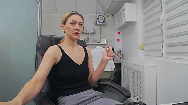 EllaMilf  online show from 11/09/25, 04:49