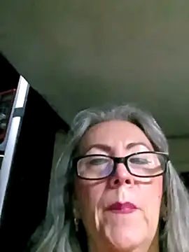 EvaRobinson online show from 12/31/24, 02:08